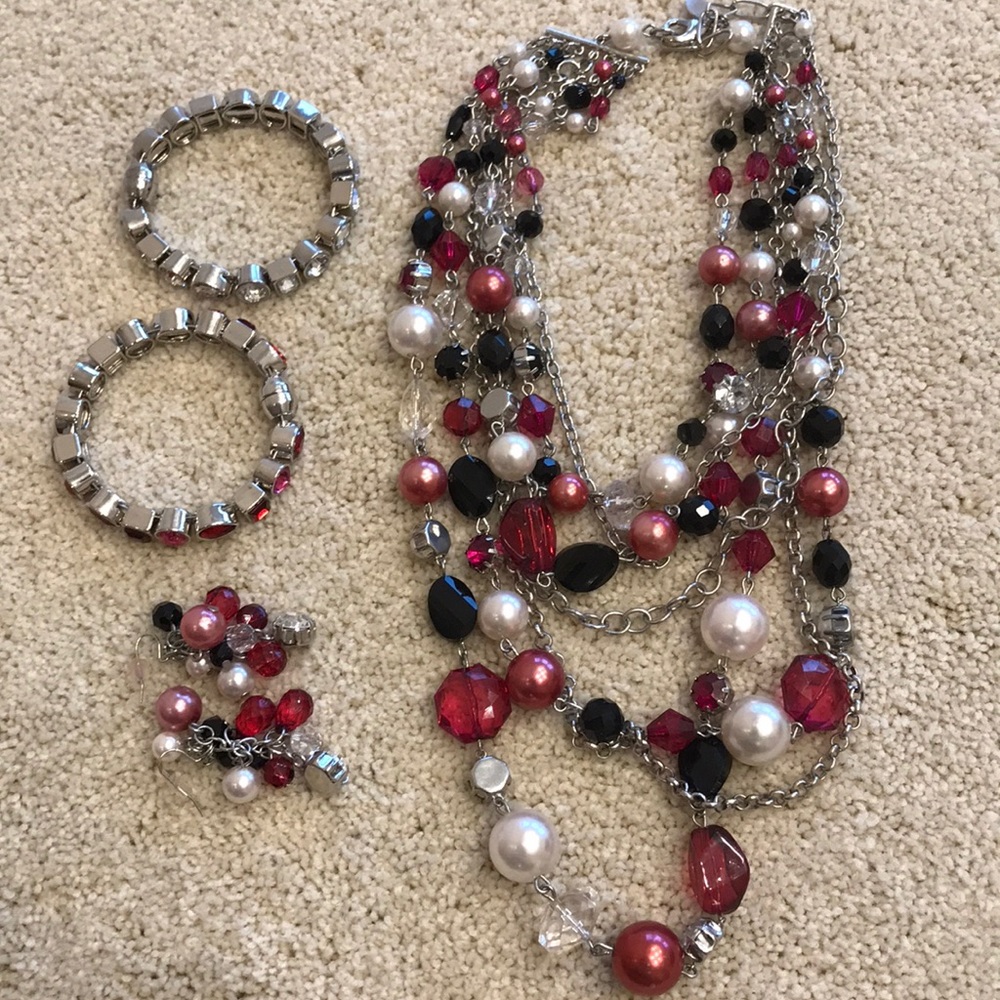 Necklace, earrings and 2 bracelets